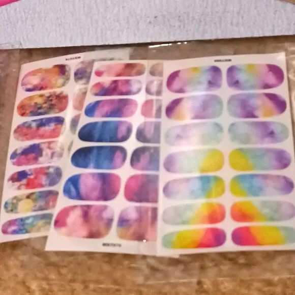 9 Sheets Self-Adhesive Aurora Neon Gradient Nail Strips w/ Nail File - Picture 5 of 6